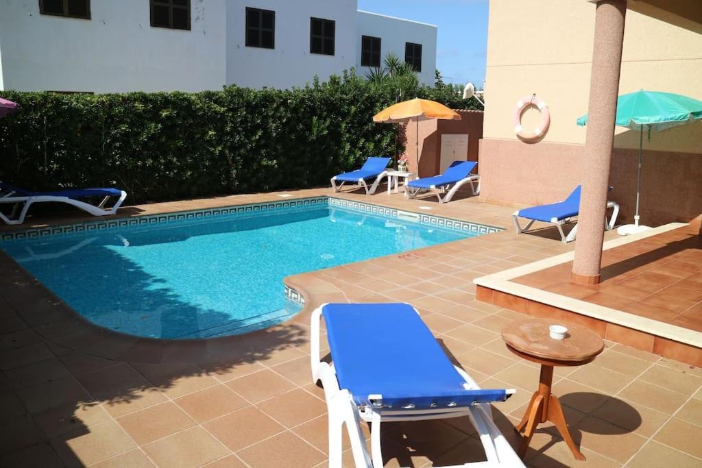 Spectacular Villa With Swimmingpool In Cala Blanca กาลาบลังกา ภายนอก รูปภาพ